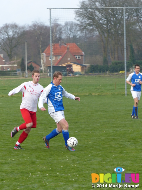 FZ001574 Pepijn voetballen